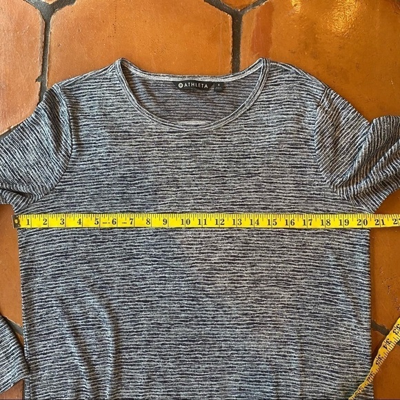 Athleta Striped Breezy Long Sleeve Top Size Small Open Back Cutout Pullover Gray - Picture 9 of 9
